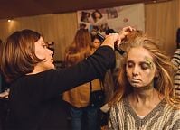 Zombie podczas Run Or Death. Szkoła Wizażu i Charakteryzacji SWiCh przygotowuje żywe trupy. Fot. Piotr Pazdyka